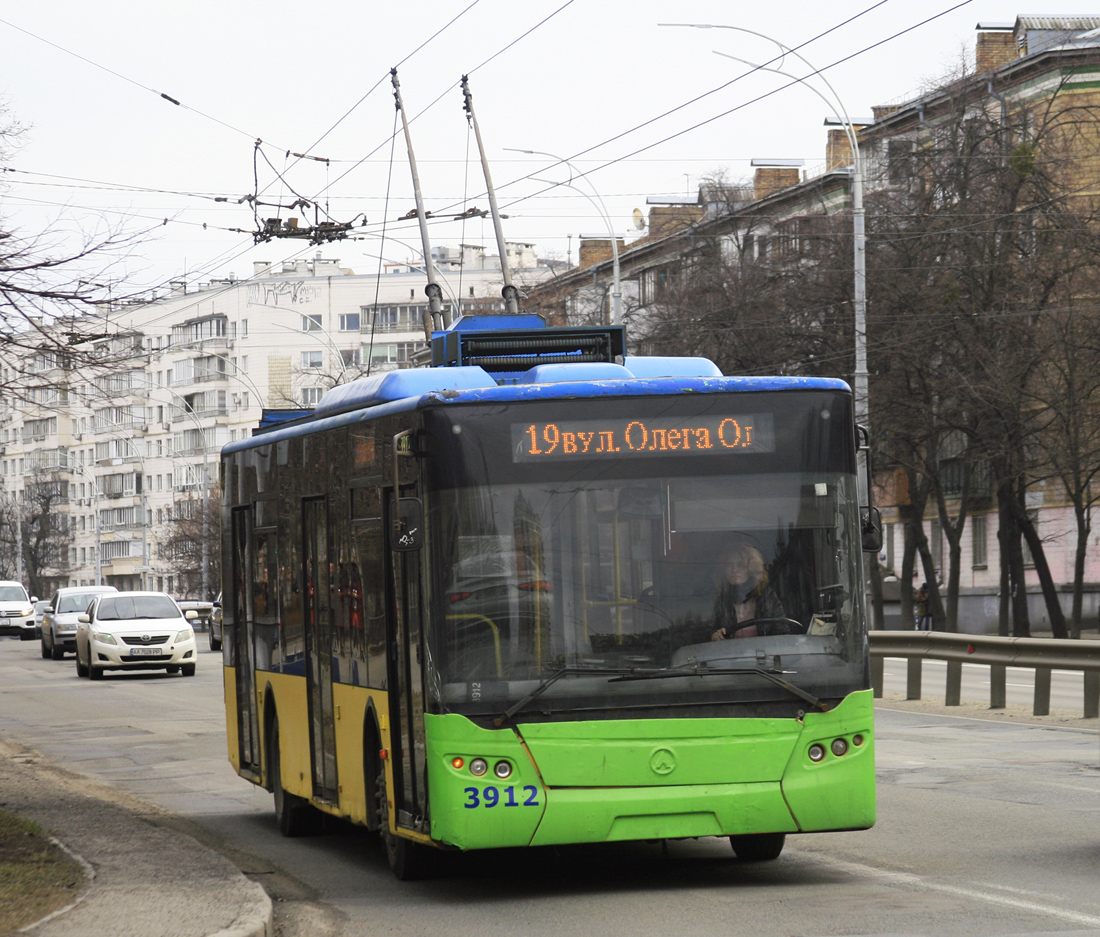 Kiev, LAZ E183D1 Nr. 3912