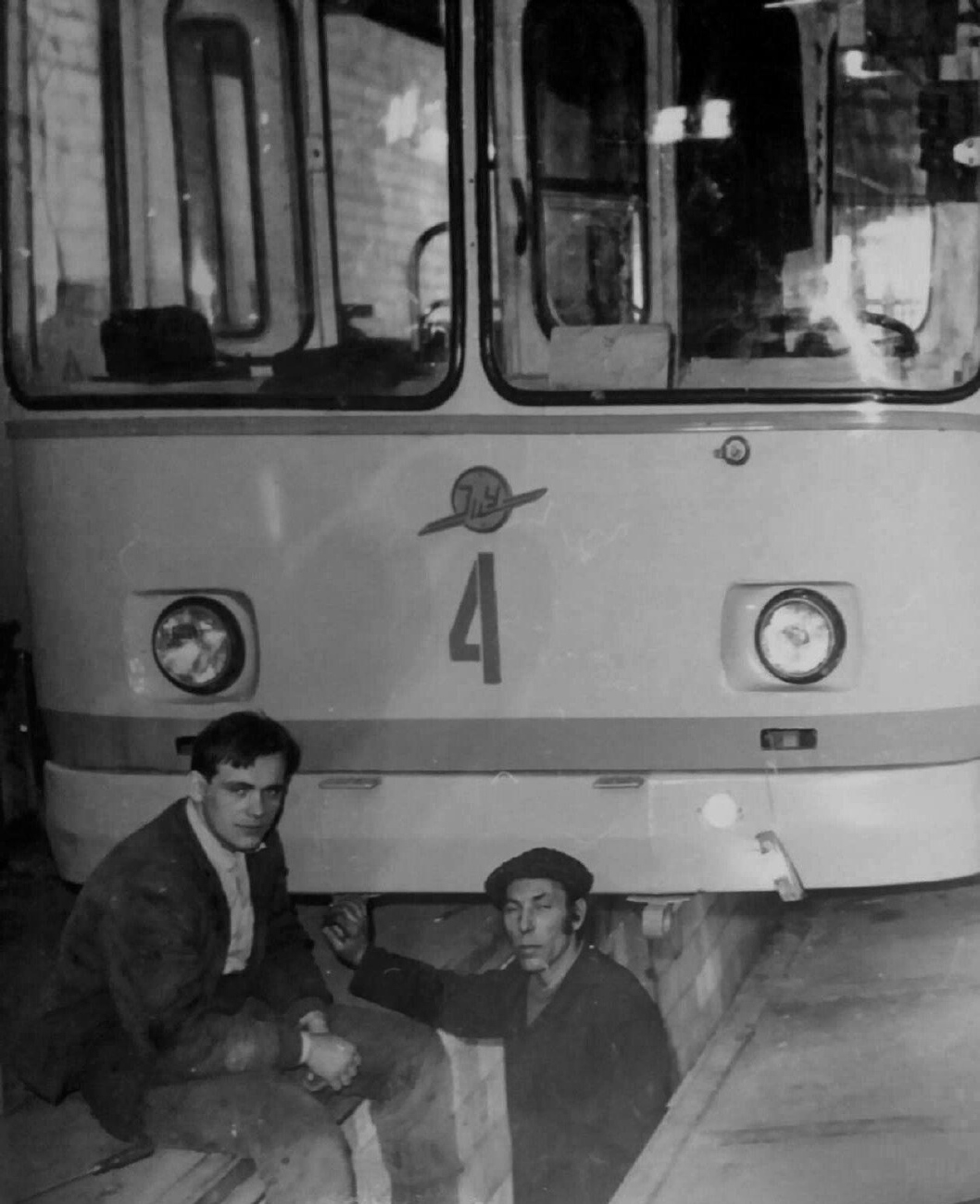 Астана, ЗиУ-682В № 4; Астана — Работники электротранспорта; Астана — Старые фотографии