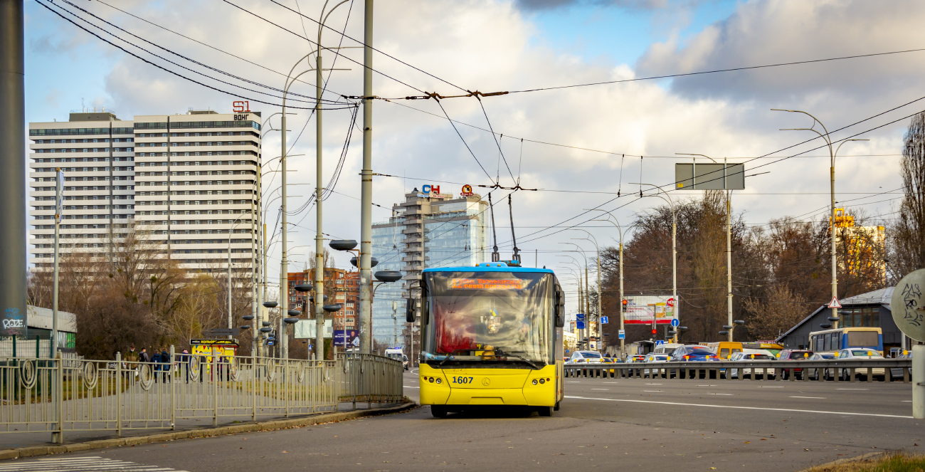 Kyjev, LAZ E301D1 č. 1607
