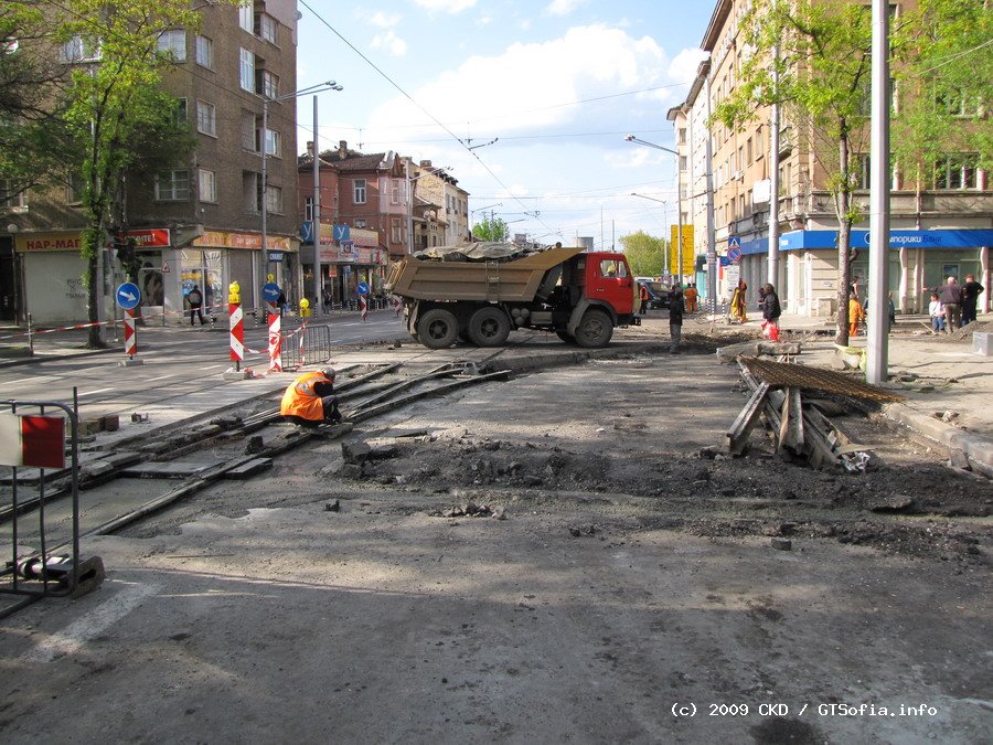 Sofia — Construction of a single-track tram route on Struga Street — between Hr. Botev and Kn. Maria Louisa — April — May 2009