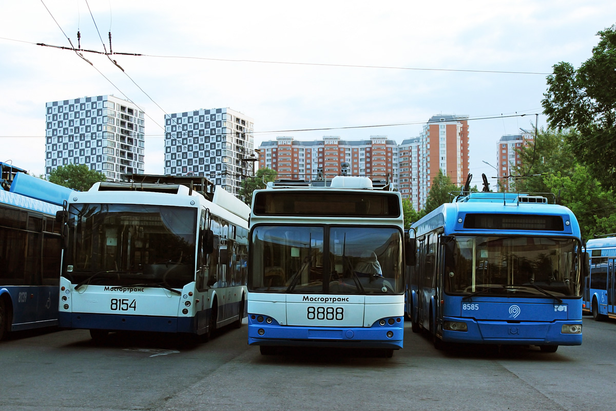 Москва, СВАРЗ-МАЗ-6235.00 № 8888; Москва, БКМ 321 № 8585