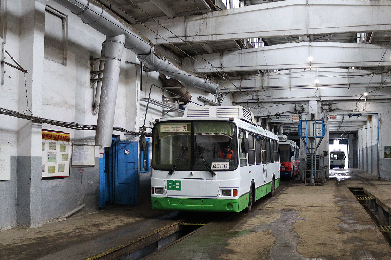 Leninsk-Kuznetskiy, LiAZ-5280 # 88 Leninsk-Kuznetskiy, LiAZ-5280 # 88