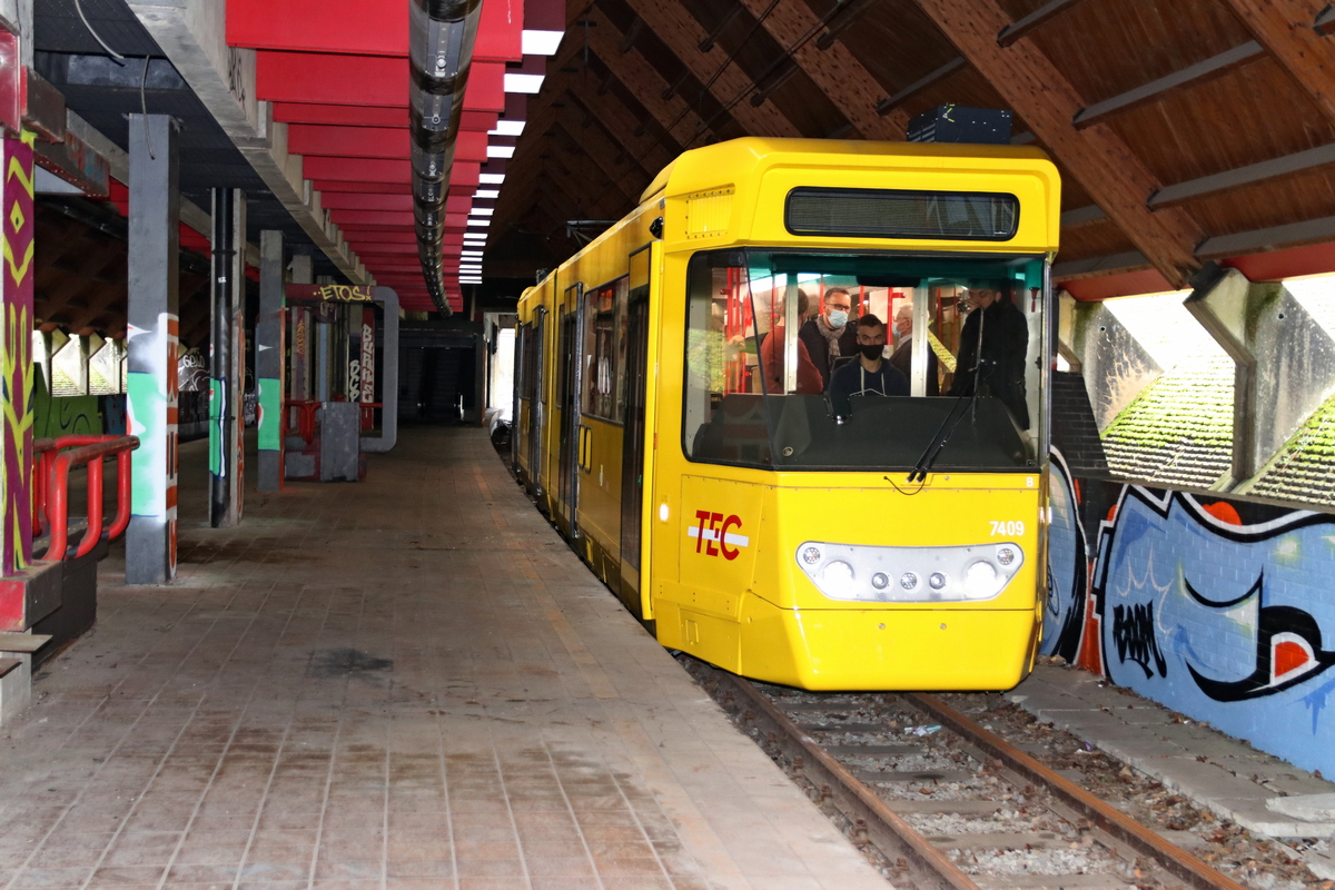 Charleroi — Excursion with the renovated 7409 and the original 7414 to and along the unused metro (20/02/2022); Charleroi — Stations and Infrastructure (Unused)