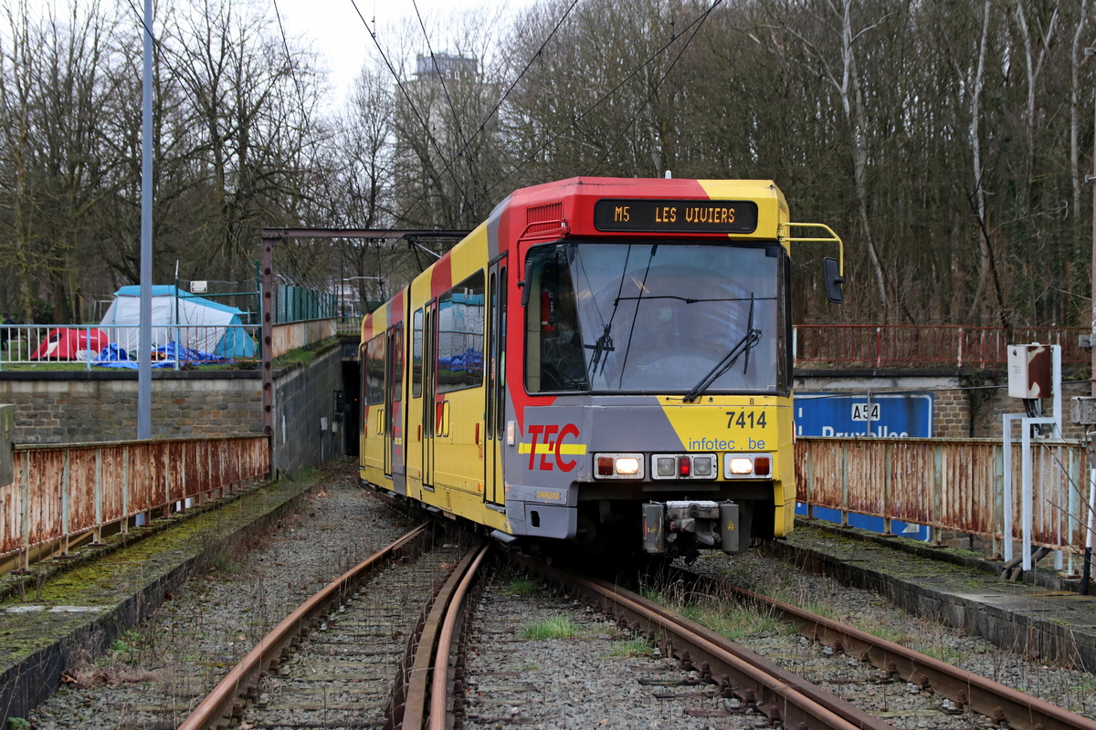 Шарлеруа, BN/ACEC type 6100 6-axle № 7414; Шарлеруа — Excursion with the renovated 7409 and the original 7414 to and along the unused metro (20/02/2022); Шарлеруа — Станции и инфраструктура (неиспользуемые)