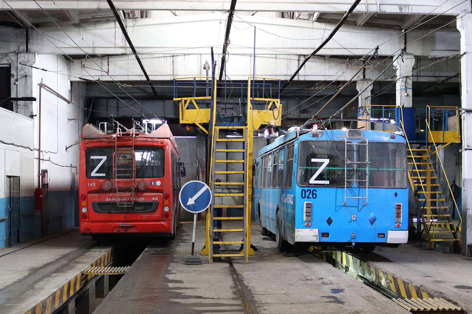 Новокузнецк, УТТЗ-6241-10-02 «Горожанин» № 142; Новокузнецк, ЗиУ-682Г-016.02 № 026