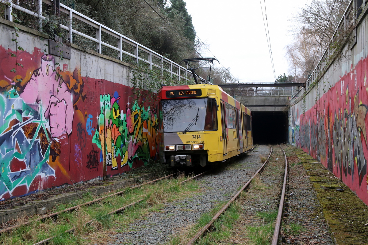 Шарлеруа — Excursion with the renovated 7409 and the original 7414 to and along the unused metro (20/02/2022); Шарлеруа — Станции и инфраструктура (неиспользуемые)
