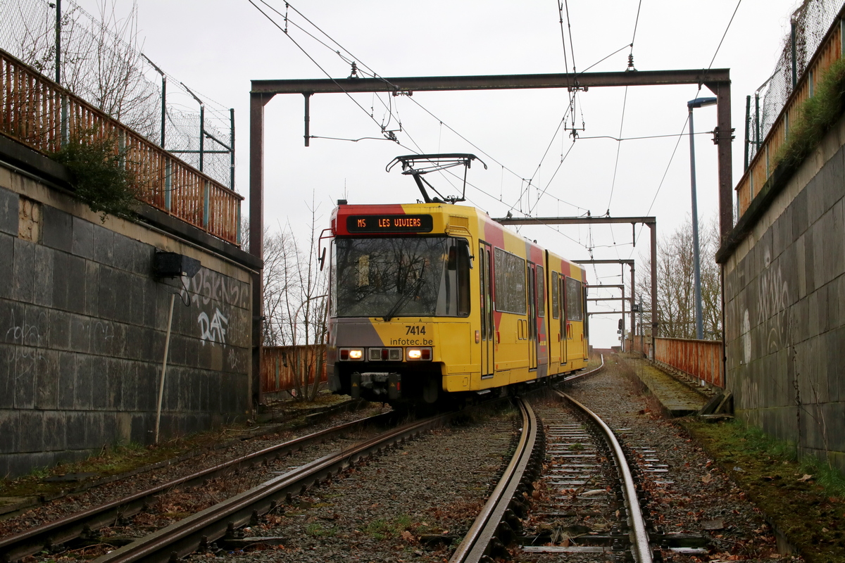 Шарлеруа, BN/ACEC type 6100 6-axle № 7414; Шарлеруа — Excursion with the renovated 7409 and the original 7414 to and along the unused metro (20/02/2022); Шарлеруа — Станции и инфраструктура (неиспользуемые)