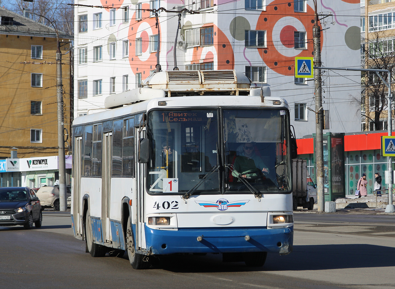 Киров, БТЗ-52767Р № 402