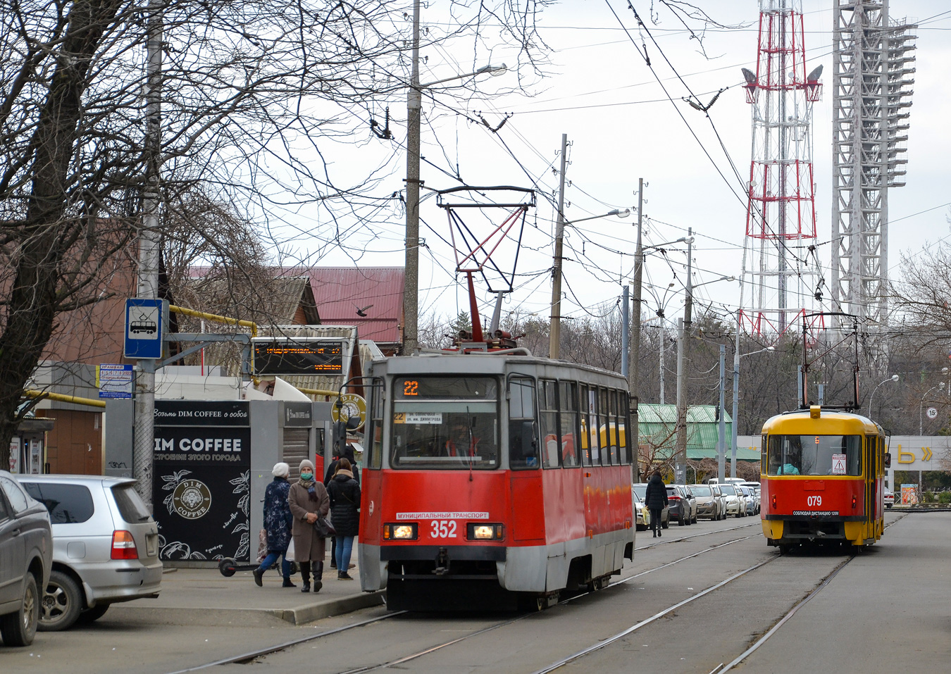 Krasnodar, 71-605 (KTM-5M3) č. 352; Krasnodar, Tatra T3SU č. 079