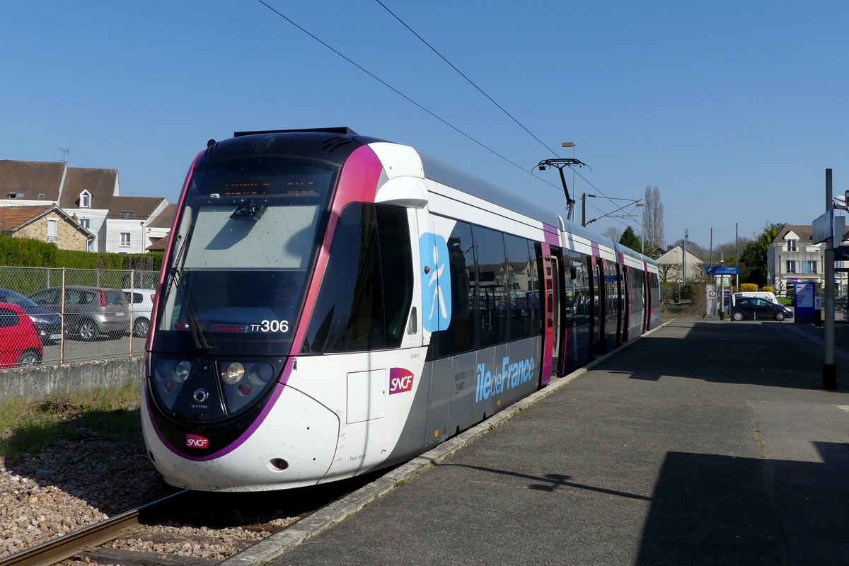 Париж -  Версаль -  Ивелин, Alstom Citadis Dualis № TT 306; Париж -  Версаль -  Ивелин — Железнодорожная линия Esbly — Crécy-la-Chapelle Париж -  Версаль -  Ивелин, Alstom Citadis Dualis № TT 306; Париж -  Версаль -  Ивелин — Железнодорожная линия Esbly — Crécy-la-Chapelle