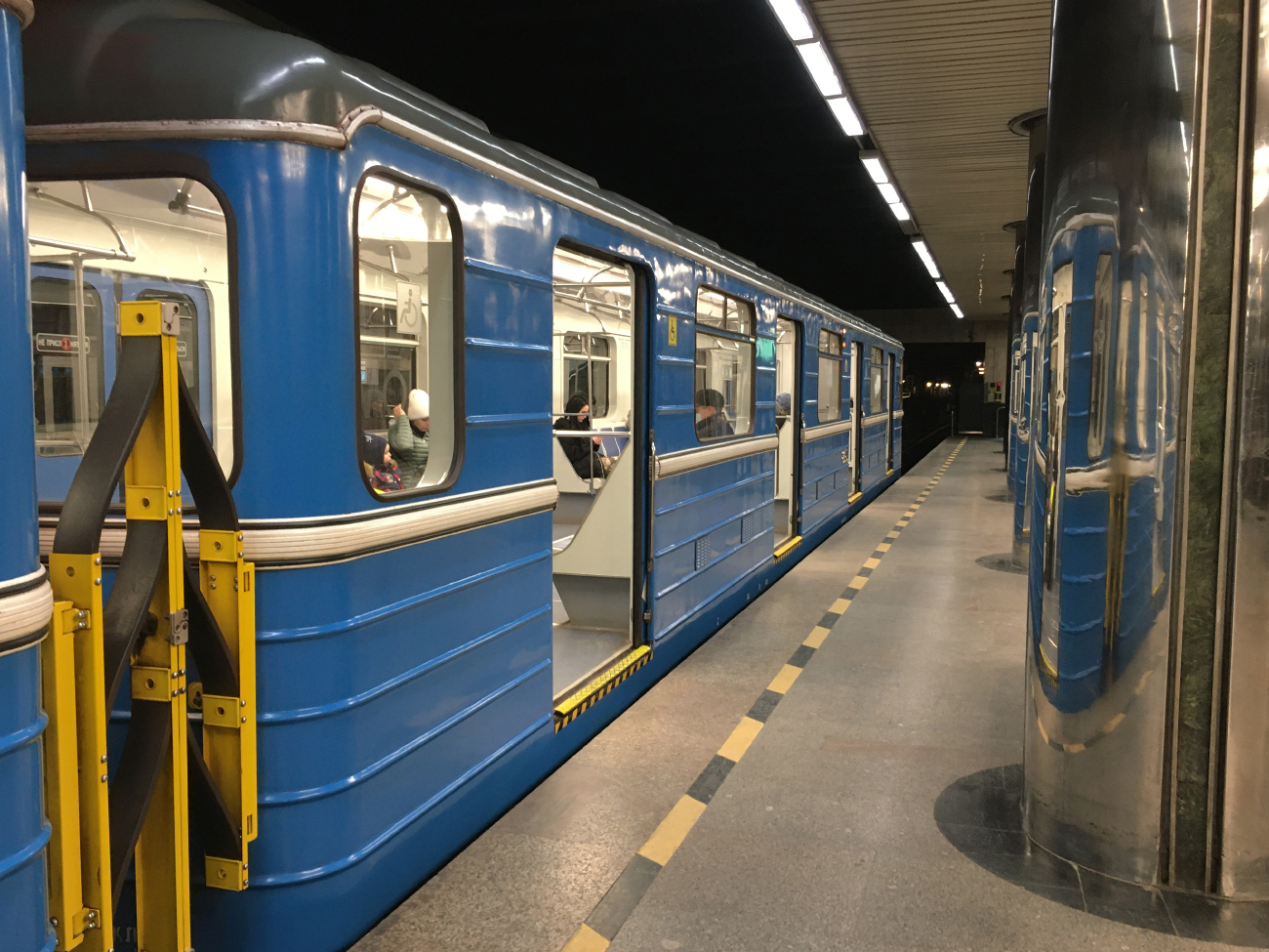 Екатеринбург, 81-717.5 (ЛВЗ/ВМ) № 8915