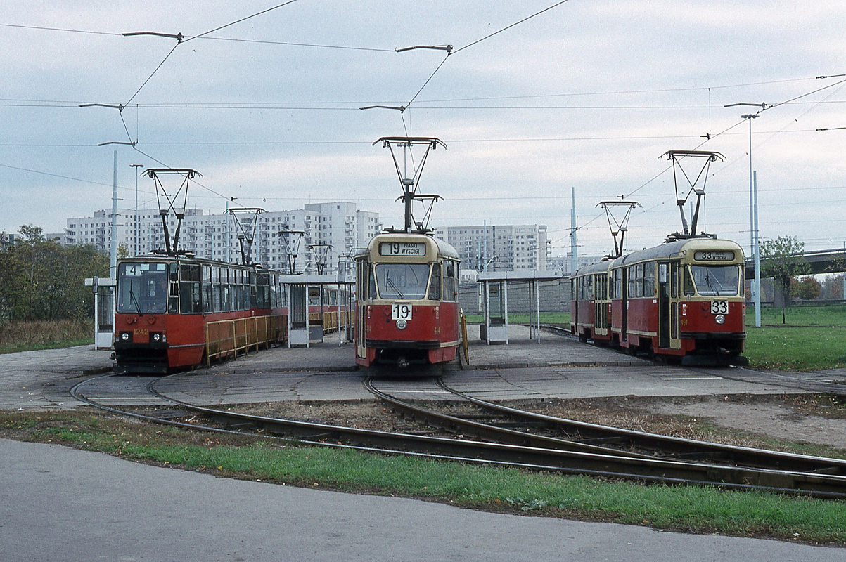 Varsó, Konstal 105Na — 1242; Varsó, Konstal 13N — 484; Varsó, Konstal 13N — 497
