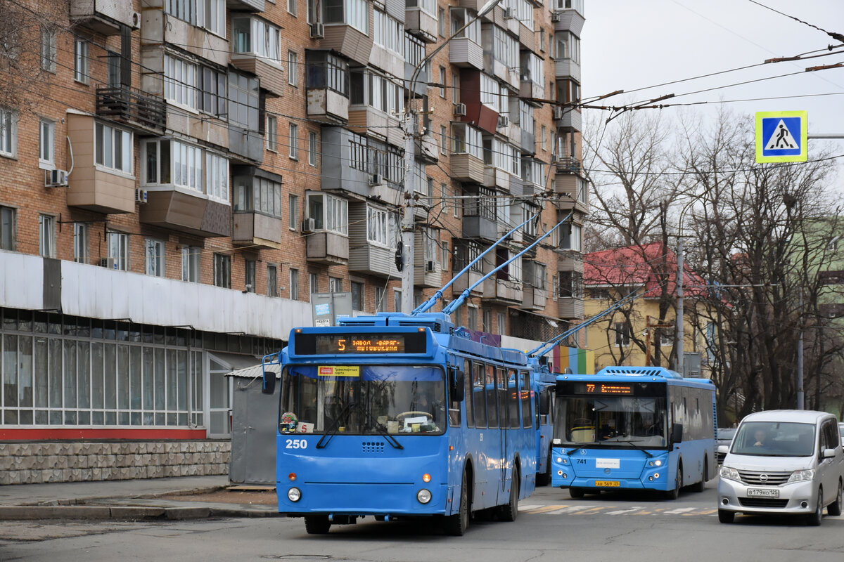 Владивосток, ЗиУ-682Г-016.02 № 250