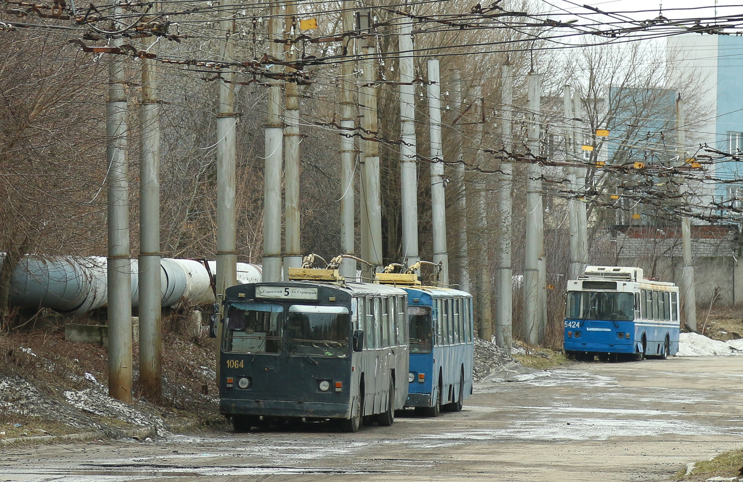 Рязань, ЗиУ-682Г [Г00] № 1064; Рязань, ЗиУ-682ГМ1 (с широкой передней дверью) № (5424) (3117)