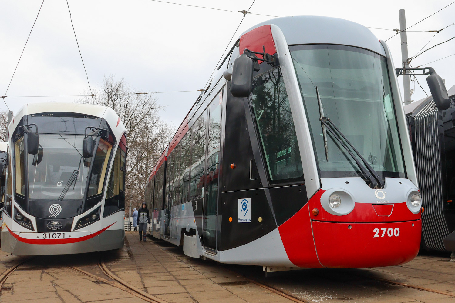 Moscow, 71-931M “Vityaz-M” № 31071; Moscow, 71-801 (Alstom Citadis 301 CIS) № 2700 Moscow, 71-931M “Vityaz-M” № 31071; Moscow, 71-801 (Alstom Citadis 301 CIS) № 2700
