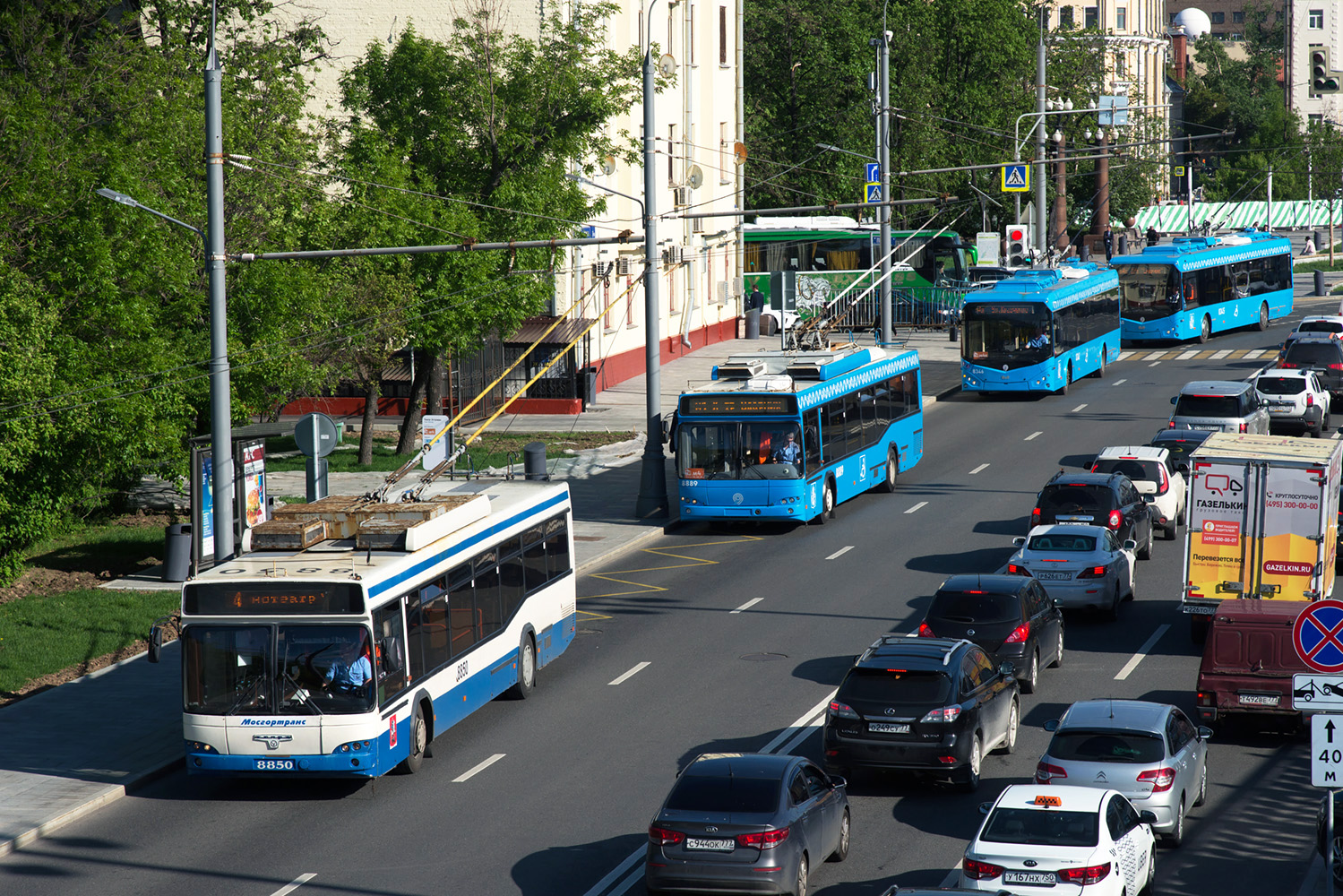 Москва, СВАРЗ-МАЗ-6235.00 № 8850; Москва, СВАРЗ-МАЗ-6235.00 № 8889