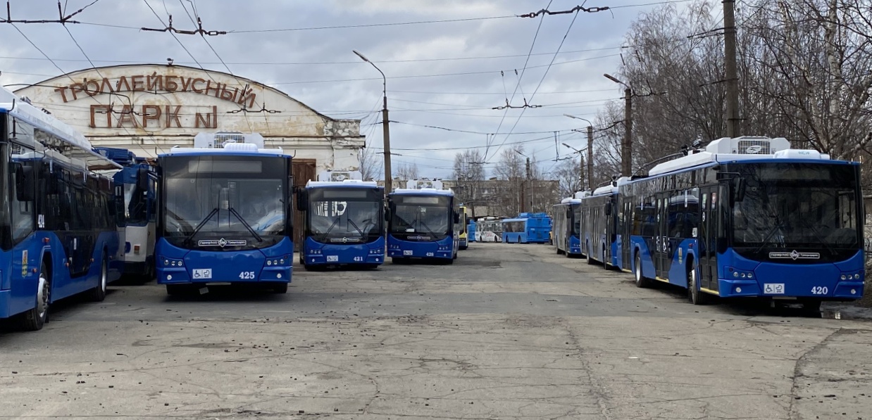 Петрозаводск, ВМЗ-5298.01 «Авангард» № 425; Петрозаводск, ВМЗ-5298.01 «Авангард» № 420; Петрозаводск — Новые троллейбусы