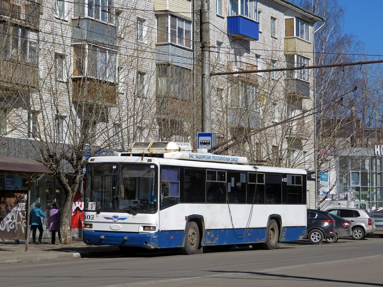 Киров, БТЗ-52767Р № 402