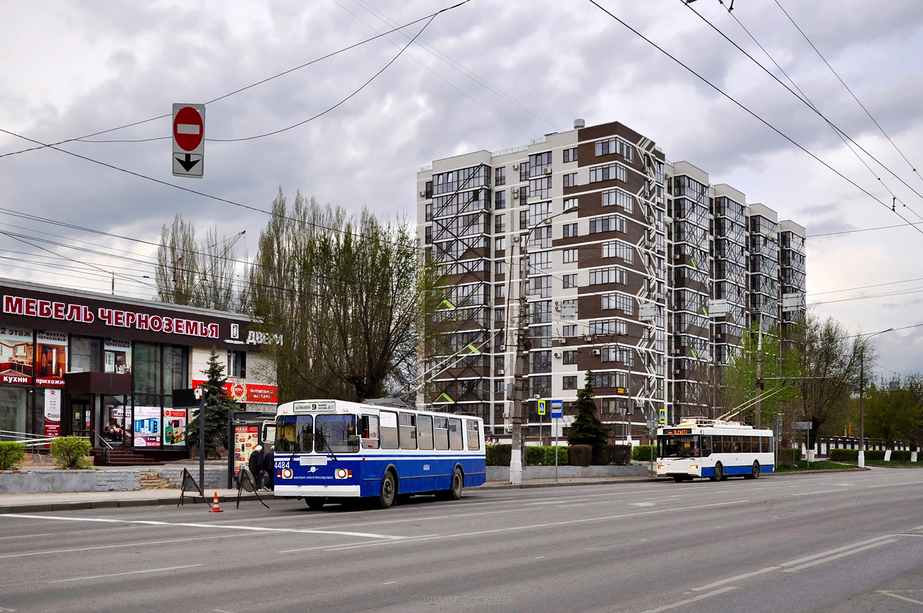 Волгоград, ЗиУ-682Г-016 (012) № 4484; Волгоград, Тролза-5275.03 «Оптима» № 4632