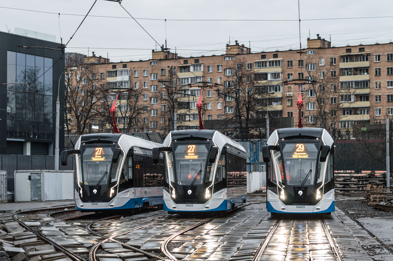 Moskau, 71-911EM “Lvyonok” Nr. 30622; Moskau, 71-911EM “Lvyonok” Nr. 30623
