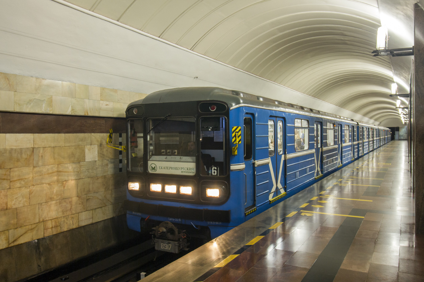 Екатеринбург, 81-717.5 (ЛВЗ/ВМ) № 8917