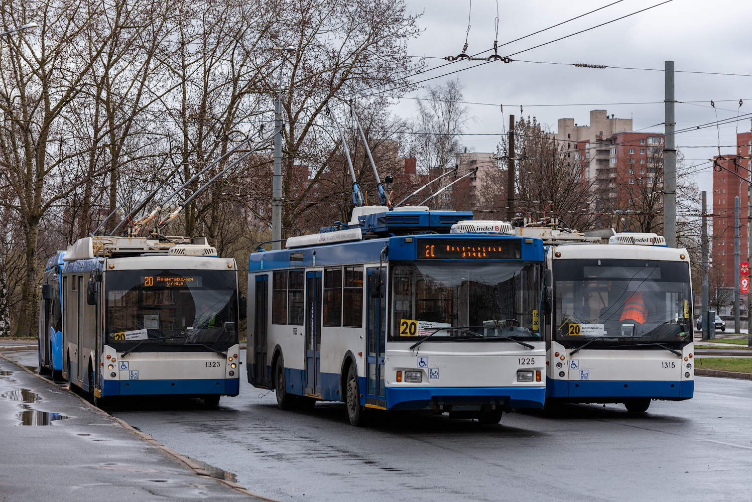 Санкт-Петербург, Тролза-5265.00 «Мегаполис» № 1323; Санкт-Петербург, Тролза-5275.03 «Оптима» № 1225