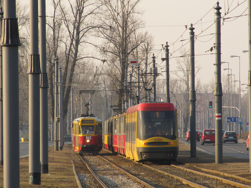 Варшава, Konstal 13N № 413; Варшава, PESA Swing 120Na № 3196; Варшава — Происшествия