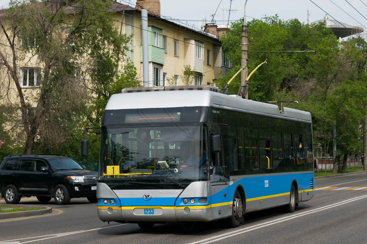 Алматы, YoungMan JNP6120GDZ (Neoplan Kazakhstan) № 1233