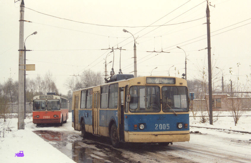 Ижевск, ЗиУ-682В [В00] № 2005; Ижевск, ЗиУ-682В [В00] № 2084; Ижевск — Старые фотографии