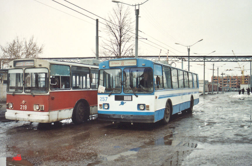 Йошкар-Ола, ЗиУ-682В [В00] № 219; Йошкар-Ола, ЗиУ-682Г [Г00] № 257
