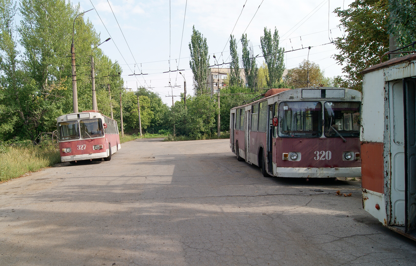 Алчевск, ЗиУ-682В [В00] № 327; Алчевск, ЗиУ-682В [В00] № 320