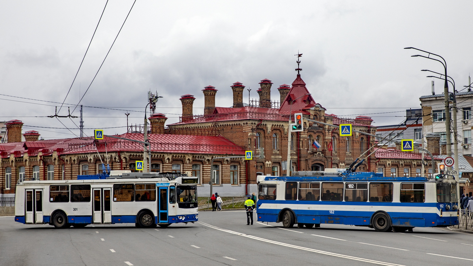 Владимир, ЗиУ-682Г-016.04 № 301; Владимир, ЗиУ-682Г-016.02 № 182