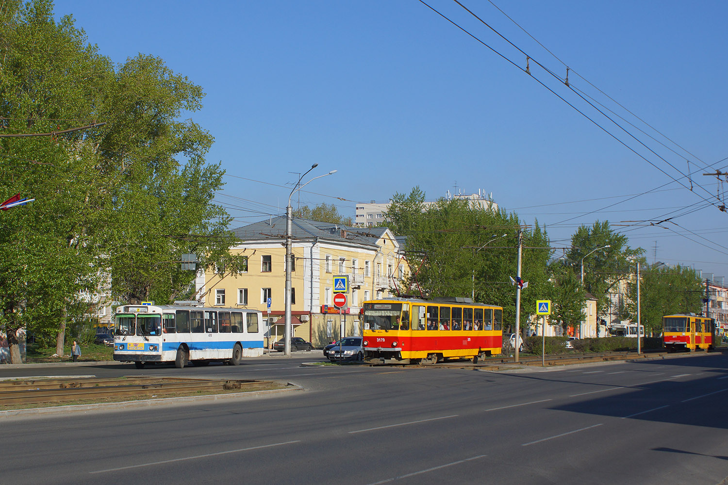 Barnaul, ZiU-682G-012 [G0A] nr. 4018; Barnaul, Tatra T6B5SU nr. 3179; Barnaul — Reconstruction of bridge on Prospect Lenina and Kulagina Street