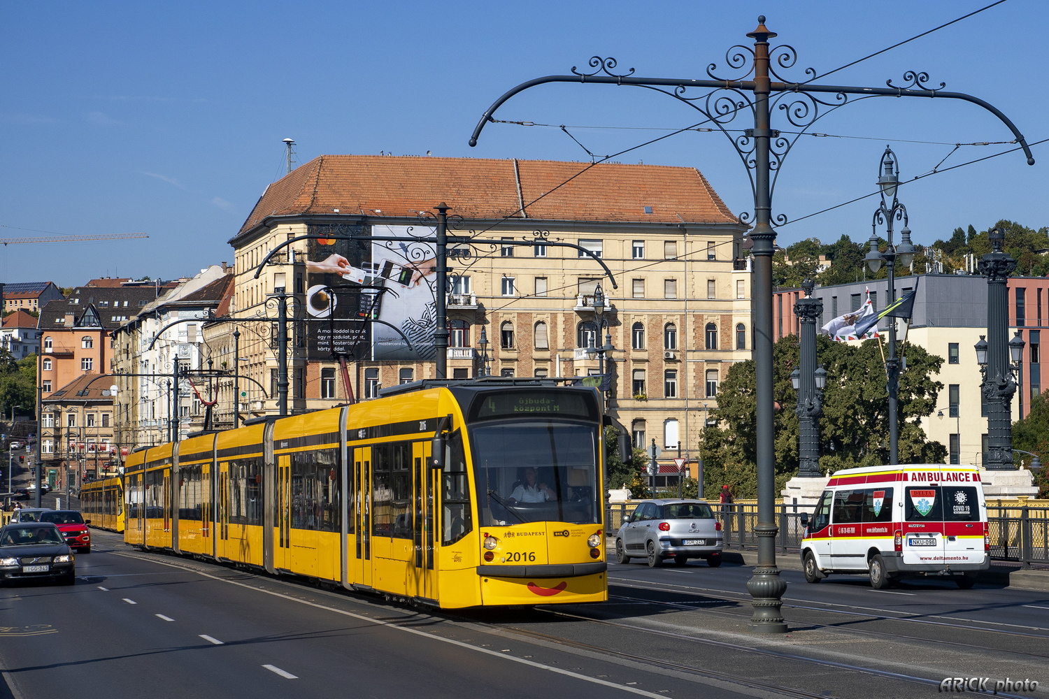 ბუდაპეშტი, Siemens Combino Supra NF12B № 2016