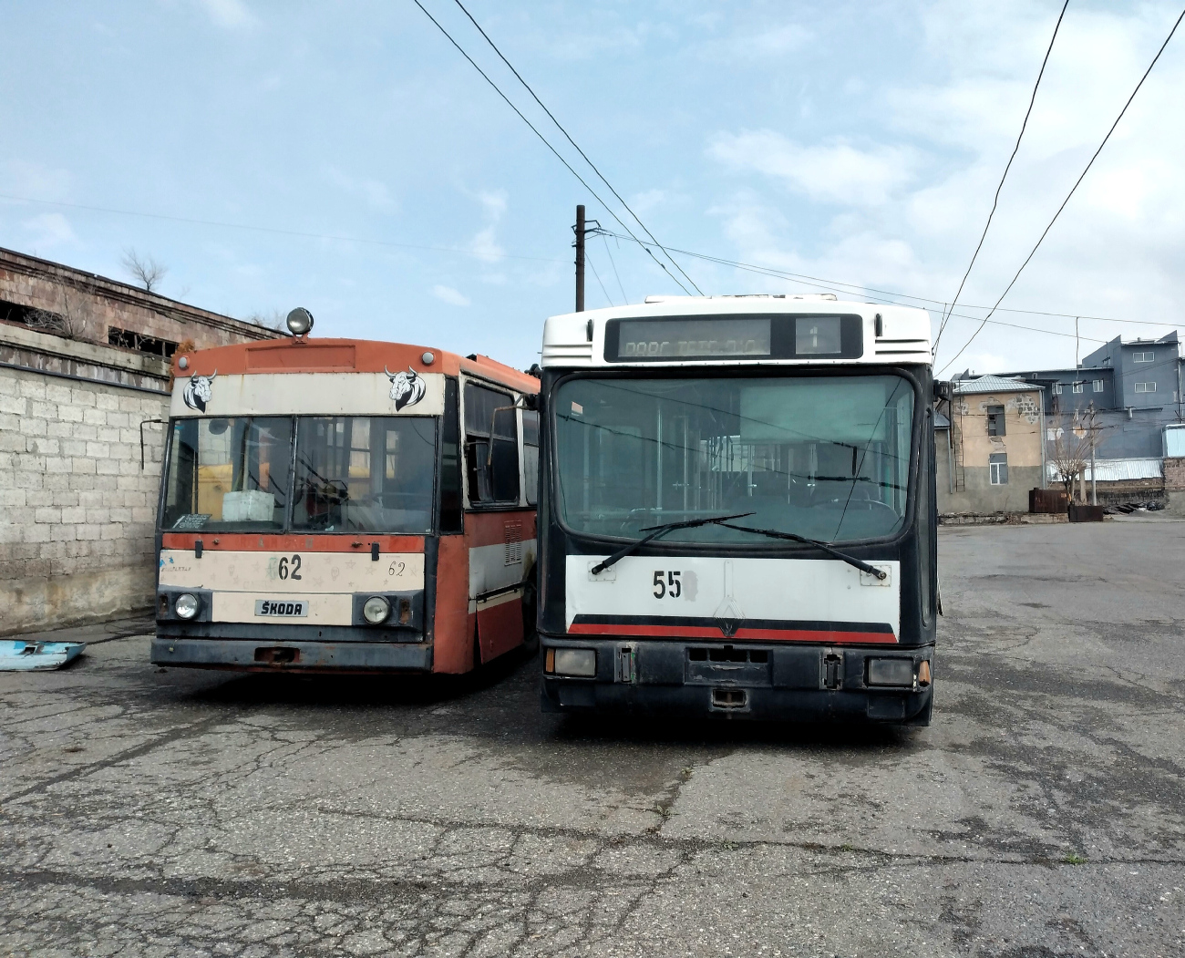 Erewań, Škoda 14Tr02/6 Nr 62; Erewań, Berliet ER100 Nr 55