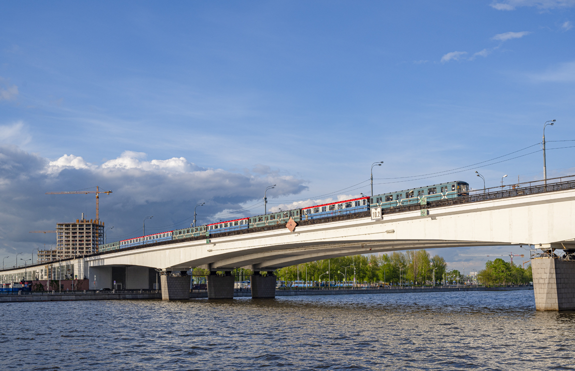 Moskva — Metro — [2] Zamoskvoretskaya Line; Moskva — Metro — Vehicles — Type 81-717/714 and modifications
