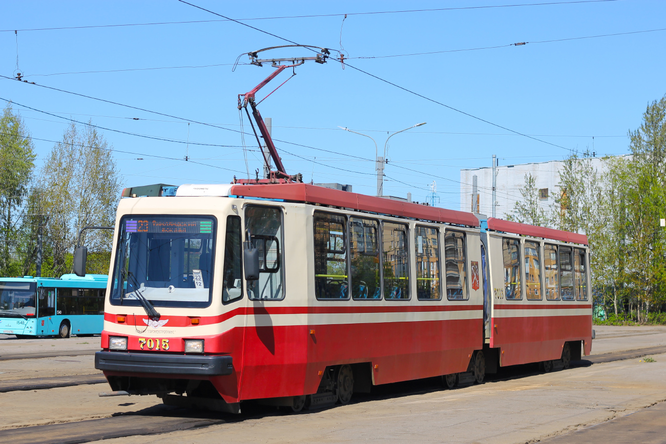 Sankt-Peterburg, LVS-86M2 № 7015
