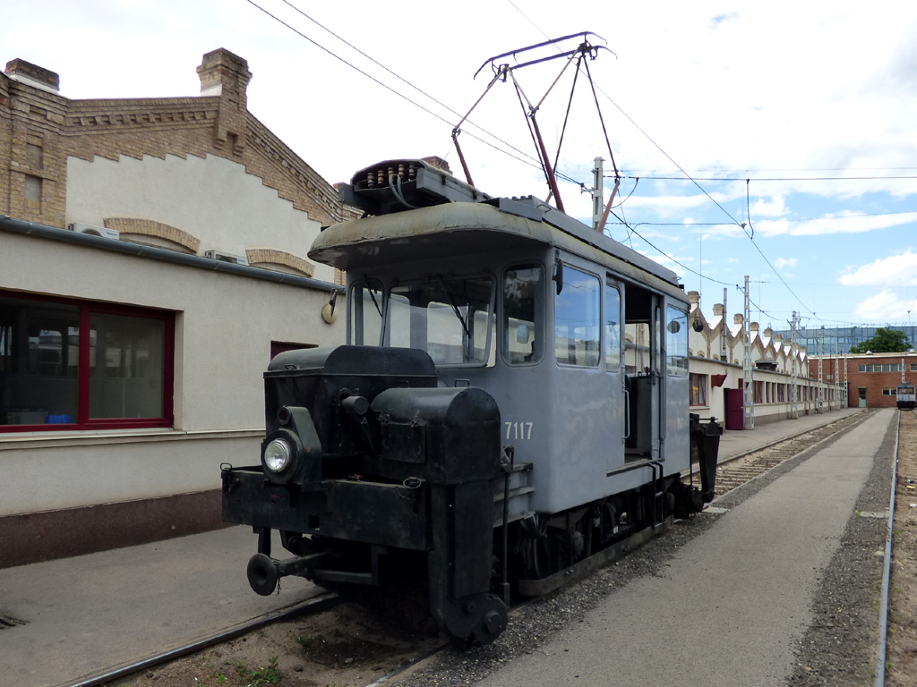 Budapesta, Snow removal car Nr. 7117; Budapesta — Tram depots