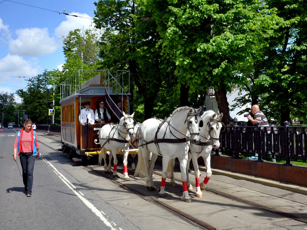 Москва — Парад ретротранспорта 4 июня 2022