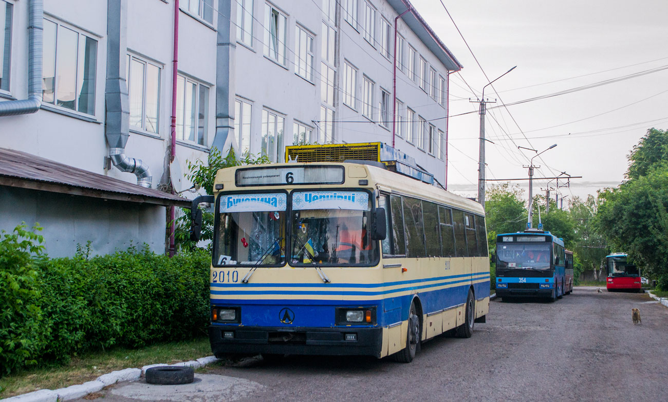 Черновцы, ЛАЗ-52522 № 2010; Черновцы, Den Oudsten B88 № 354; Черновцы, Hess SwissTrolley 2 (BGT-N1) № 397