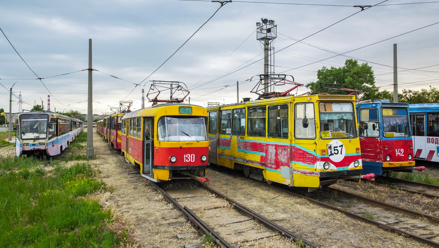 ვოლჟსკიმ, Tatra T3SU № 130; ვოლჟსკიმ, 71-605 (KTM-5M3) № 157; ვოლჟსკიმ — Tram Depot