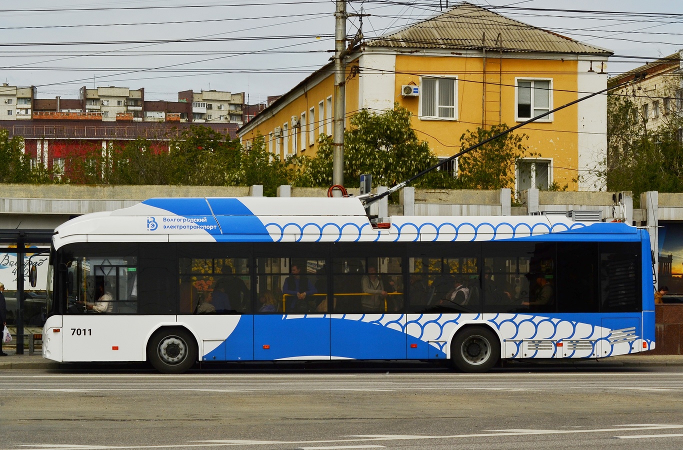 Волгоград, БКМ 32100D № 7011