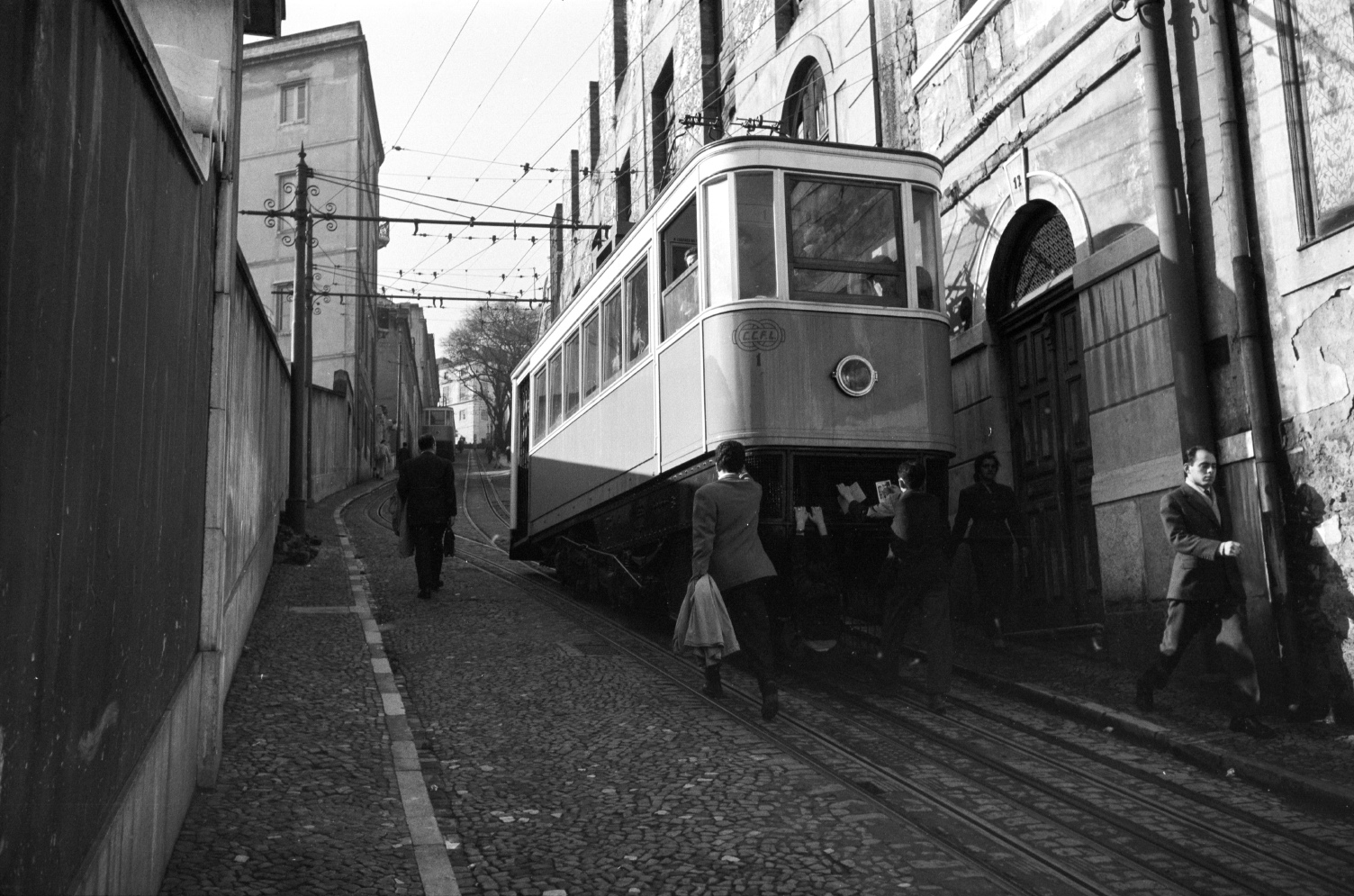 Agglomération de Lisbonne, Funicular* N°. 1; Agglomération de Lisbonne — Ascensor da Glória
