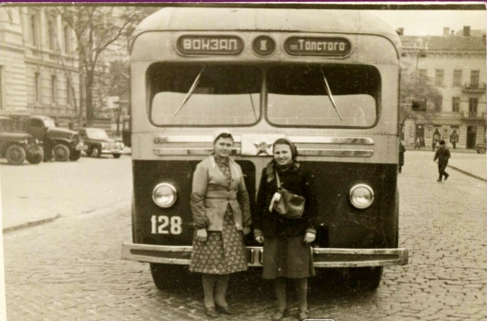 Одеса, МТБ-82Д № 128; Одеса — Исторические фотографии: троллейбус; Работники электротранспорта