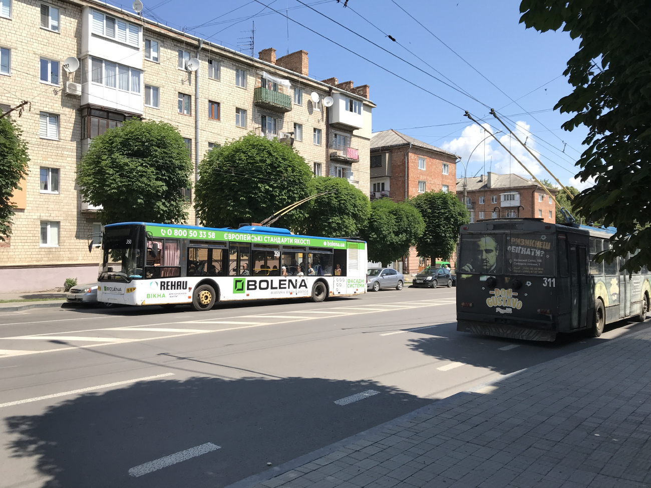 切爾諾夫策, Škoda 14Tr11/6 # 311; 切爾諾夫策, LAZ E183D1 # 350