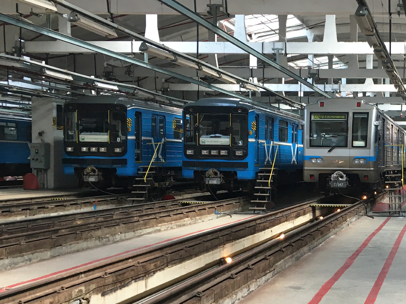 Yekaterinburg, 81-717.5 (LVZ/VM) č. 8906; Yekaterinburg, 81-717.5 (LVZ/VM) č. 8916; Yekaterinburg, 81-717.6 č. 27047