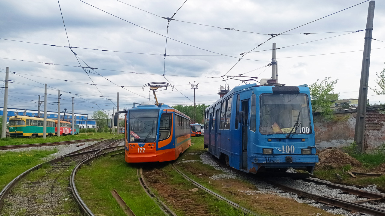 Хабаровск, 71-623-02 № 122; Хабаровск, 71-134К (ЛМ-99К) № 100