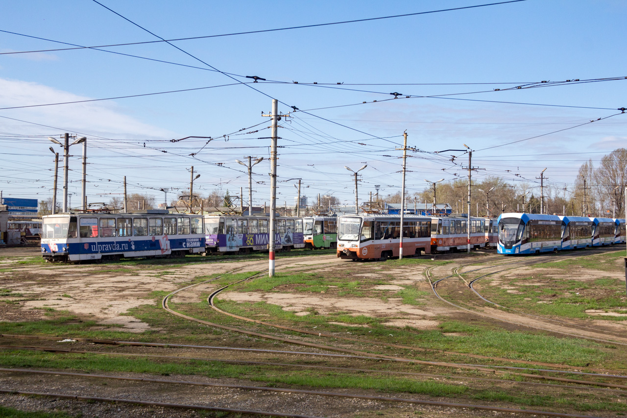 Oulianovsk, Tatra T6B5SU N°. 2180; Oulianovsk, 71-911EM “Lvyonok” N°. 2314