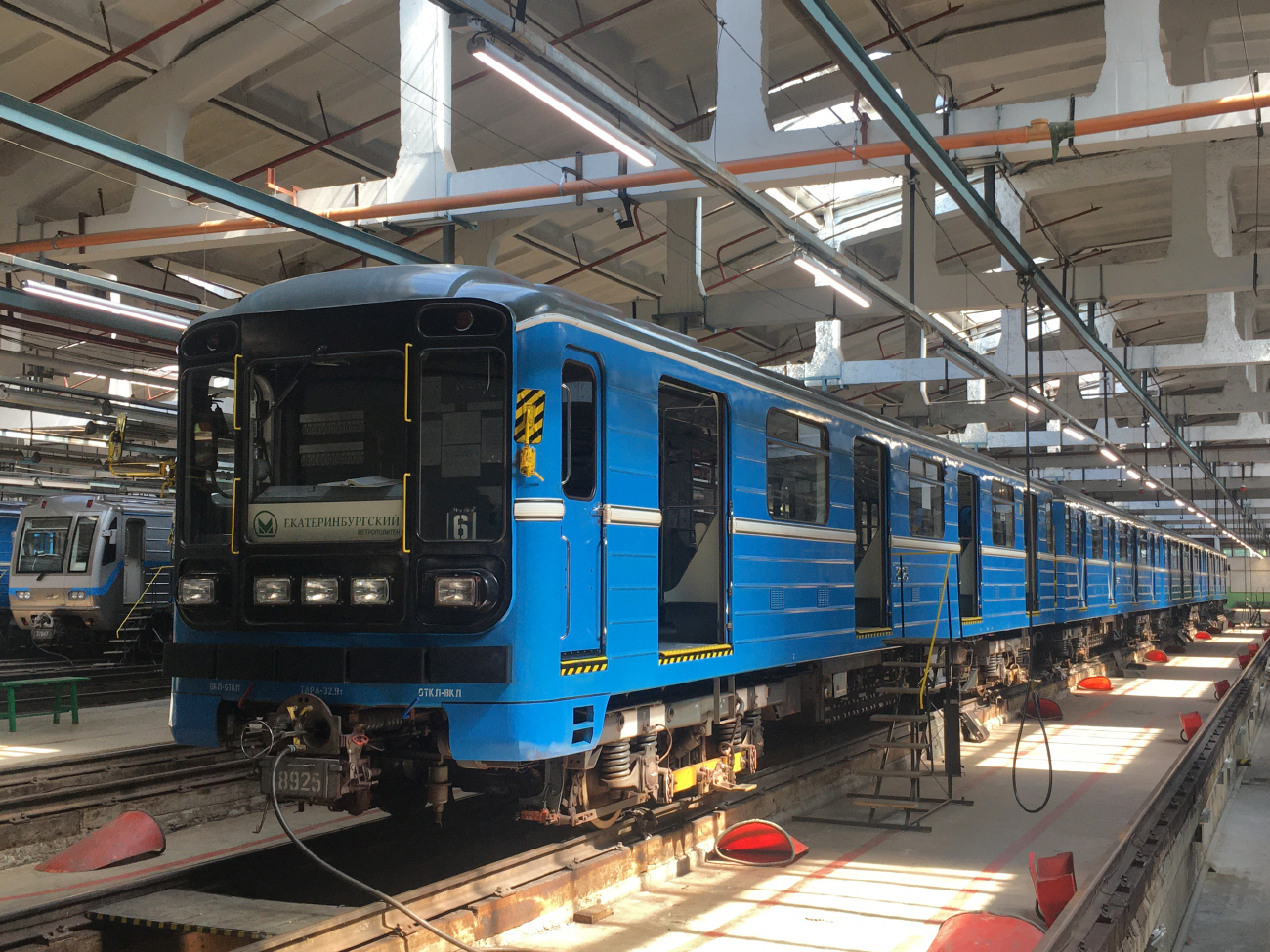 Екатеринбург, 81-717.5 (ЛВЗ/ВМ) № 8925