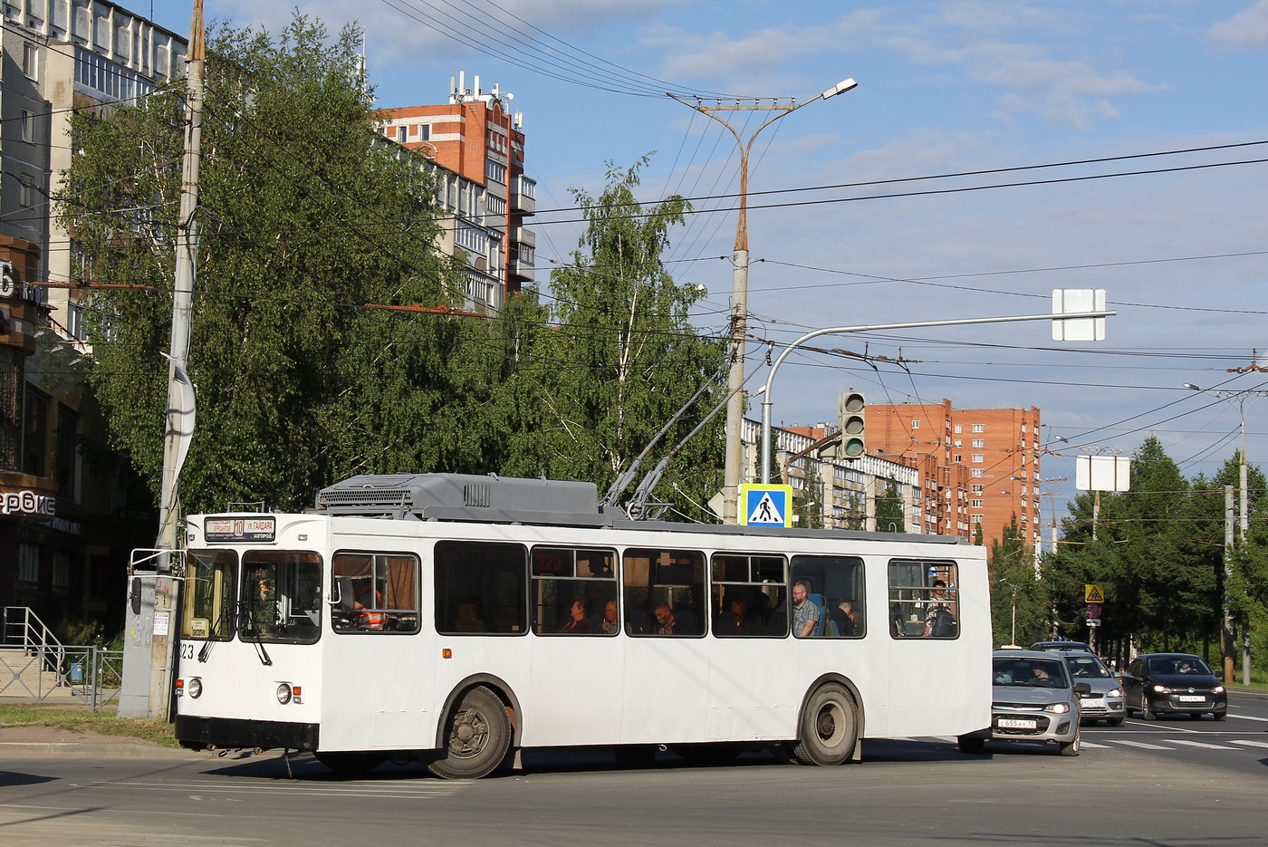 Йошкар-Ола, ЗиУ-682ГМ1 (с широкой передней дверью) № 323